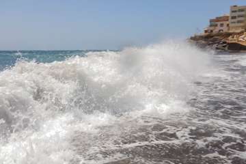 Oleaje en las playas de Telde/Antonio Rico.